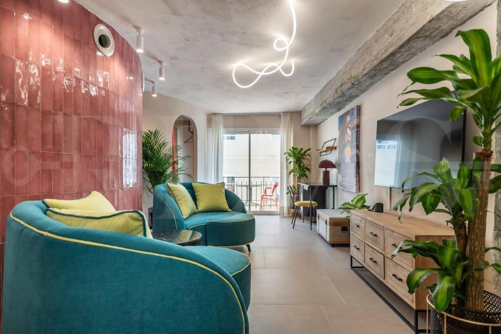 Lejlighed Pop Art Gem With Paintings By Local Artist By Rems Málaga