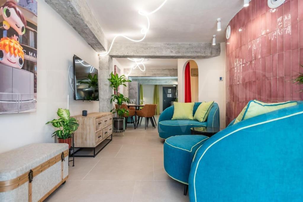 Pop Art Gem With Paintings By Local Artist By Rems Leilighet